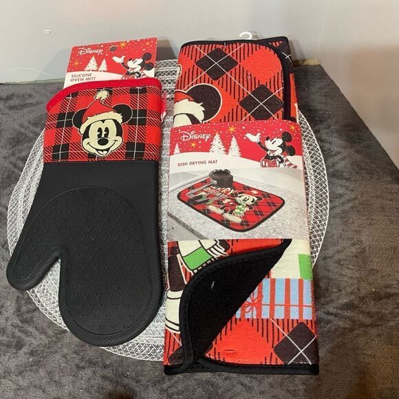 Disney Mickey Mouse Santa Hat Silicone Oven Mitt and Dishing Drying Mat NWT - Picture 2 of 7